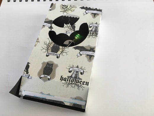 Assembling the box Assembling the box