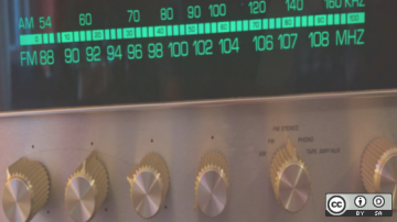 4 open music players compared: VLC, QMMP, Clementine, and Amarok